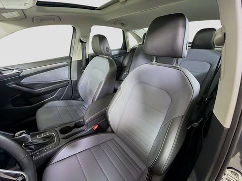 Used 2025 Volkswagen Jetta SE FWD image 13