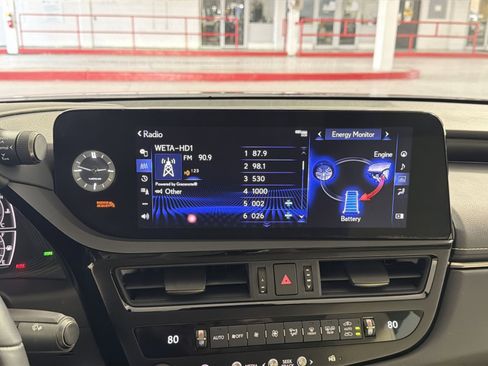 Used 2022 Lexus ES 300h 300h Luxury image 18