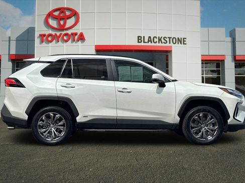 Used 2022 Toyota RAV4 XLE Premium AWD/4WD image 2