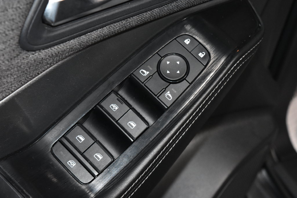 Used 2023 Nissan Rogue SV AWD/4WD image 5