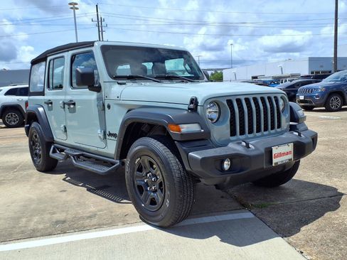 Used 2024 Jeep Wrangler Unlimited Sport AWD/4WD image 2