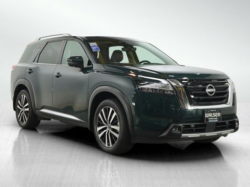 Used 2024 Nissan Pathfinder Platinum AWD/4WD image 7