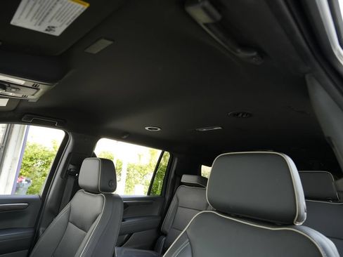 Used 2025 Chevrolet Suburban Premier AWD/4WD image 18