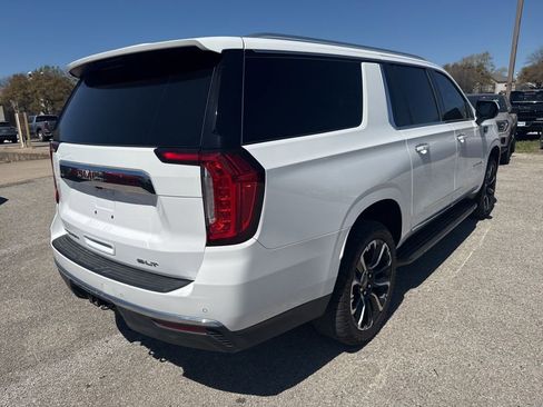 Used 2023 GMC Yukon XL SLT image 7