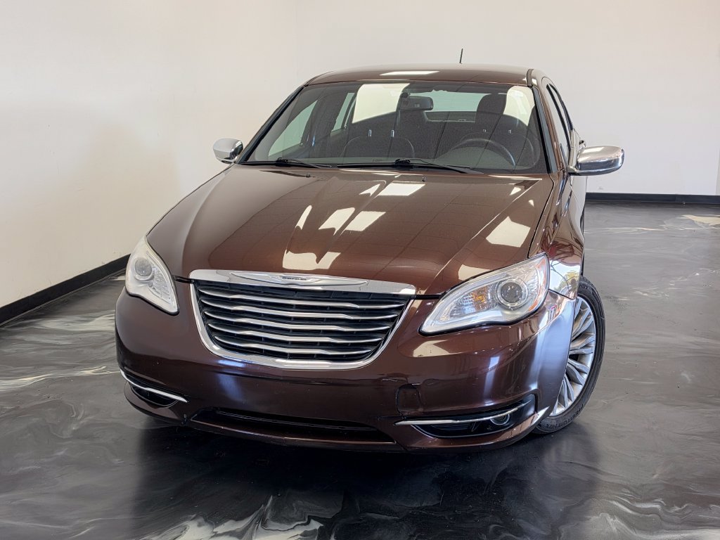 Used 2013 Chrysler 200 Limited FWD image 3