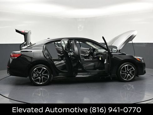 Certified 2025 Nissan Sentra SR w/ SR Premium Package FWD image 37