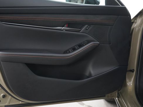 Certified 2025 MAZDA MAZDA3 Carbon AWD/4WD image 19