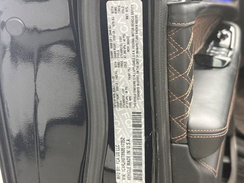 Used 2022 Jeep Grand Cherokee Summit AWD/4WD image 27