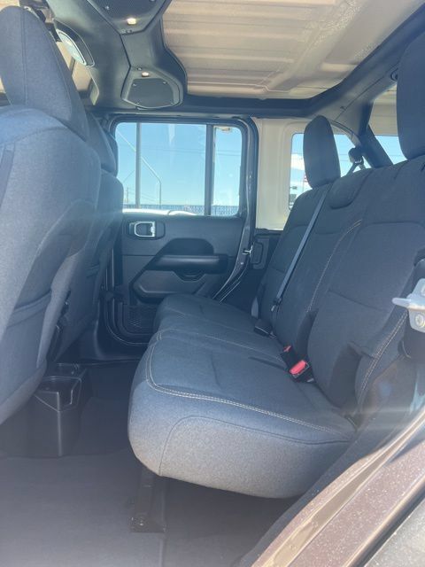 Used 2025 Jeep Wrangler Unlimited Sahara AWD/4WD image 25