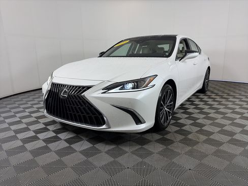 Used 2022 Lexus ES 350 w/ Premium Package FWD image 2
