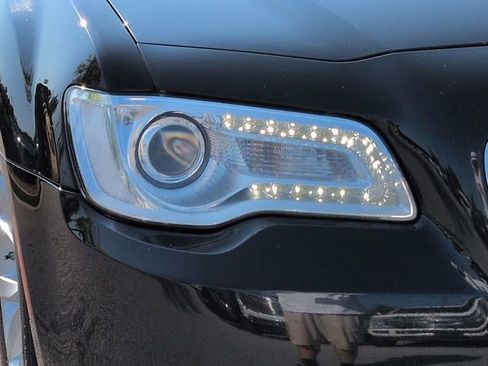 Used 2022 Chrysler 300 Touring image 9