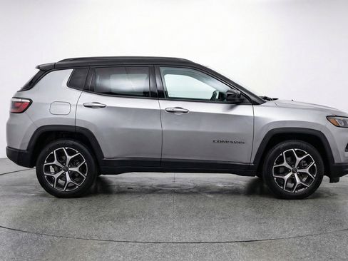 Used 2025 Jeep Compass Limited AWD/4WD image 11