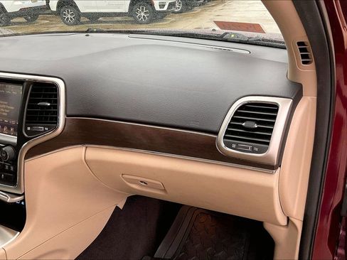 Used 2017 Jeep Grand Cherokee Limited image 16