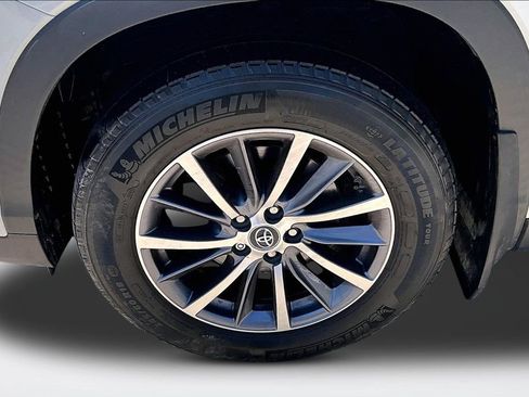 Used 2019 Toyota Highlander SE AWD/4WD image 35