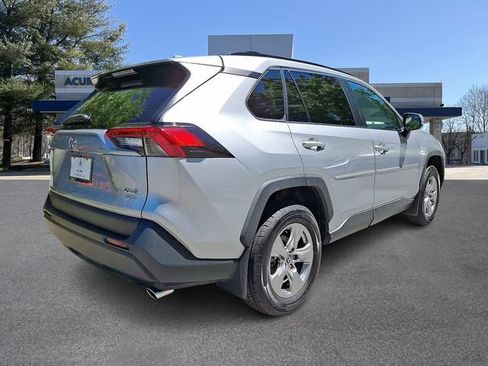Used 2022 Toyota RAV4 XLE AWD/4WD image 6
