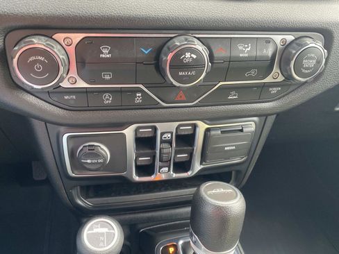 Certified 2024 Jeep Gladiator Sport image 26