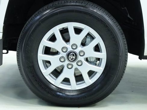 Used 2025 Toyota Tacoma SR5 AWD/4WD image 9