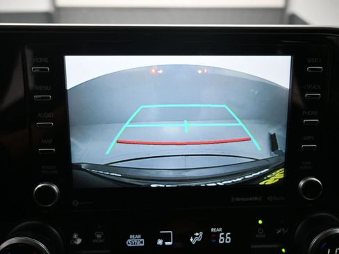 Used 2021 Toyota Highlander LE AWD/4WD image 10