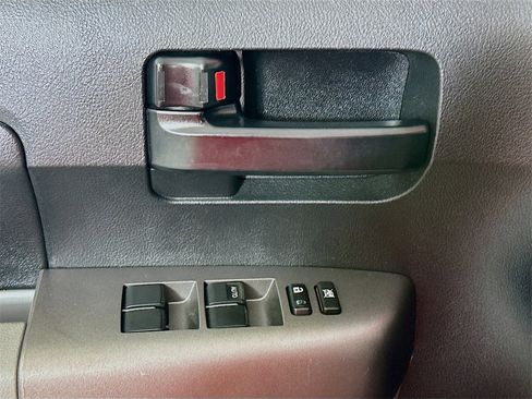 Used 2013 Toyota Tundra 4x4 CrewMax w/ SR5 Pkg image 21