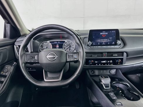 Used 2025 Nissan Rogue SV FWD image 17