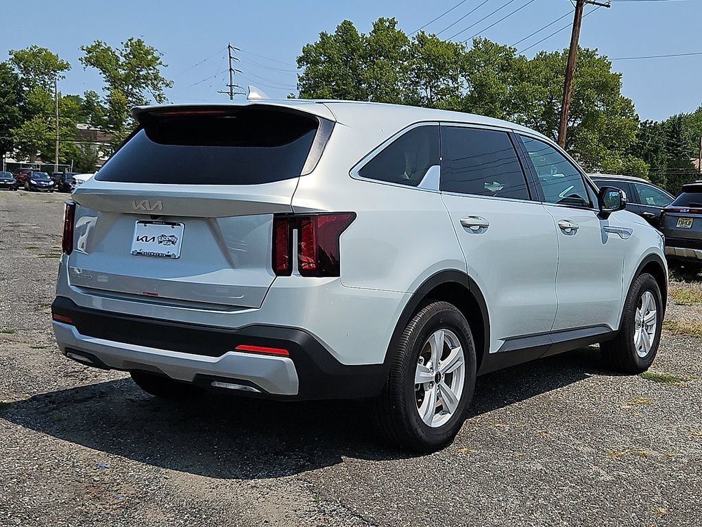 Certified 2026 Kia Sorento LX FWD image 7