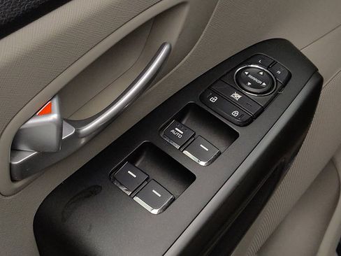 Used 2021 Kia Sedona LX FWD image 27