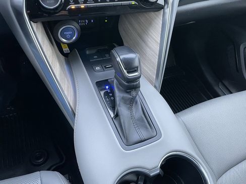 Used 2021 Toyota Venza XLE image 14