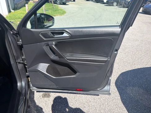 Used 2021 Volkswagen Tiguan SEL FWD image 22