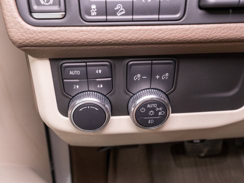 Used 2021 GMC Yukon Denali w/ Advanced Technology Package AWD/4WD image 35
