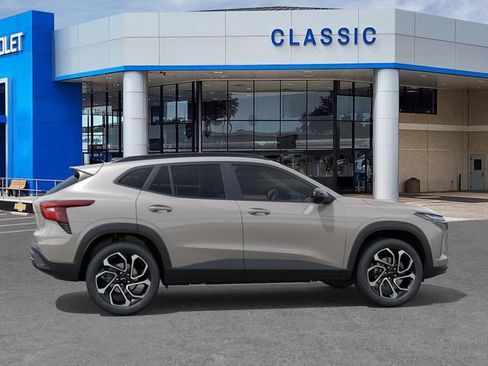 New 2026 Chevrolet Trax RS w/ Sunroof Package FWD image 5