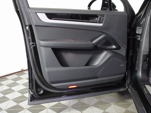 Certified 2025 Porsche Cayenne image 16
