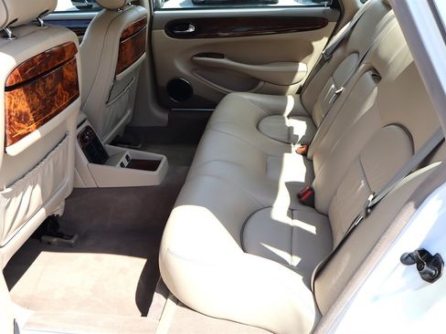 Used 2003 Jaguar XJ8 L RWD image 24
