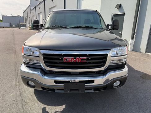 Used 2004 GMC Sierra 2500 SLE w/ Heavy-Duty Power Package AWD/4WD image 11