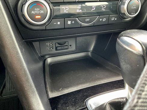 Used 2017 MAZDA MAZDA3 Touring image 24