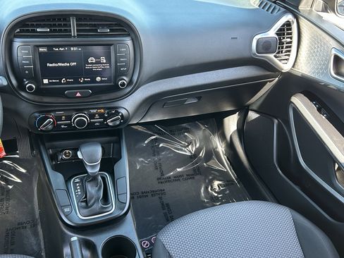 Certified 2025 Kia Soul LX w/ LX Technology Package FWD image 15