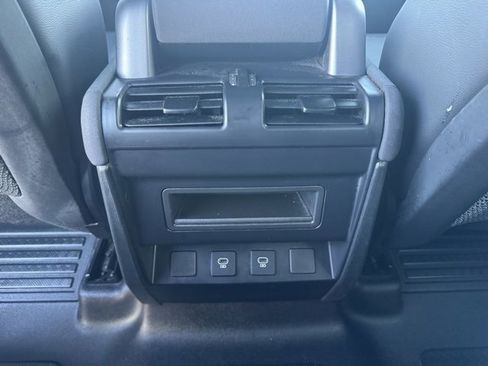 Used 2023 Land Rover Defender 110 X-Dynamic SE image 35