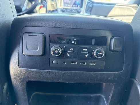 Used 2020 Chevrolet Suburban Premier AWD/4WD image 26
