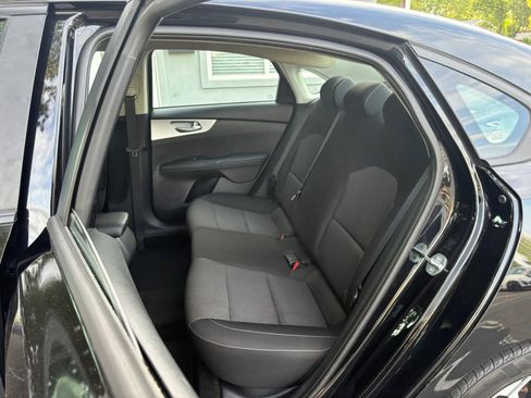 Used 2023 Kia Forte LXS w/ LXS Technology Package FWD image 12