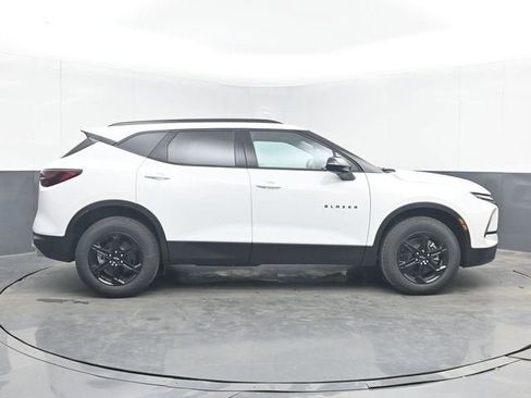 New 2026 Chevrolet Blazer LT w/ Convenience Package AWD/4WD image 15