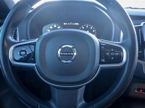 Used 2022 Volvo XC90 T6 Momentum w/ Advanced Package image 11