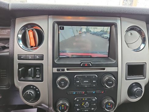 Used 2017 Ford Expedition XLT w/ Equipment Group 202A AWD/4WD image 20