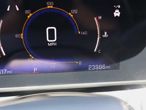 Used 2024 Chevrolet Trax RS w/ Sunroof Package FWD image 36