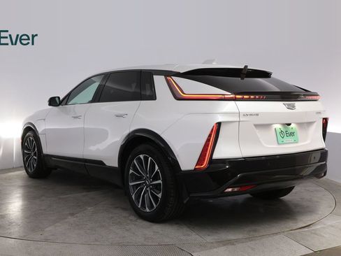 Used 2024 Cadillac Lyriq Sport AWD/4WD image 17