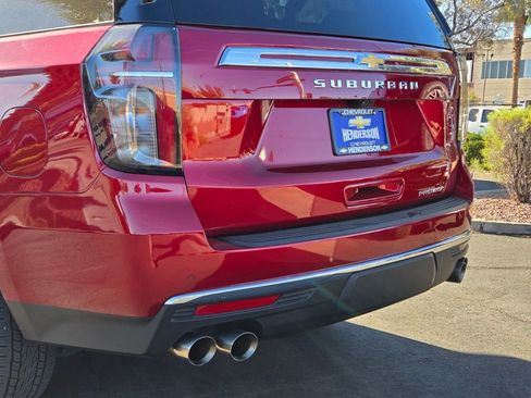 Used 2024 Chevrolet Suburban Premier w/ Premium Package AWD/4WD image 5