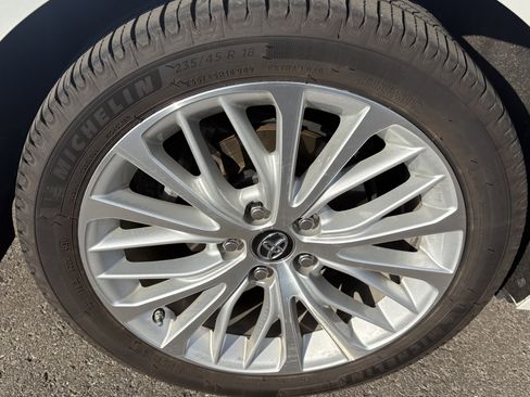 Used 2018 Toyota Camry XLE image 14