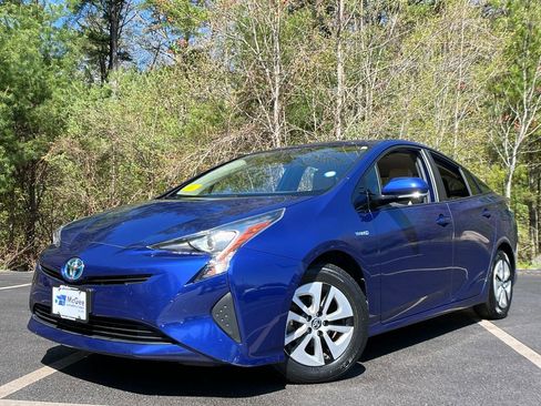 Used 2016 Toyota Prius Four FWD image 1