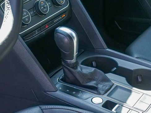 Used 2019 Volkswagen Atlas SE image 18