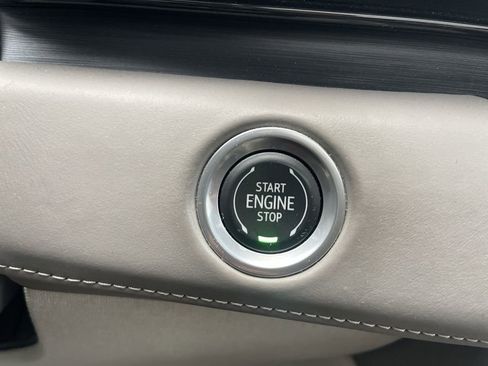 Used 2021 Cadillac Escalade ESV Premium Luxury Platinum image 24