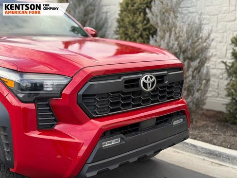 Used 2025 Toyota Tacoma TRD Off-Road image 15