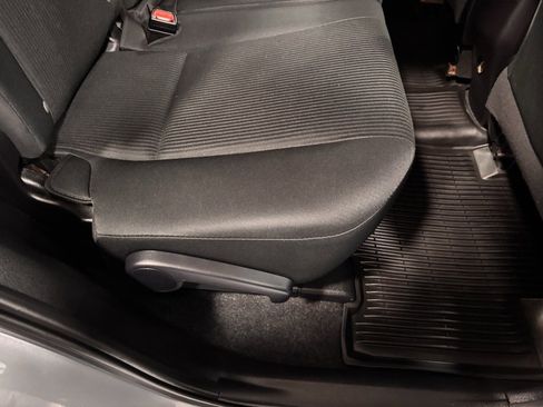 Used 2018 Toyota RAV4 LE image 23